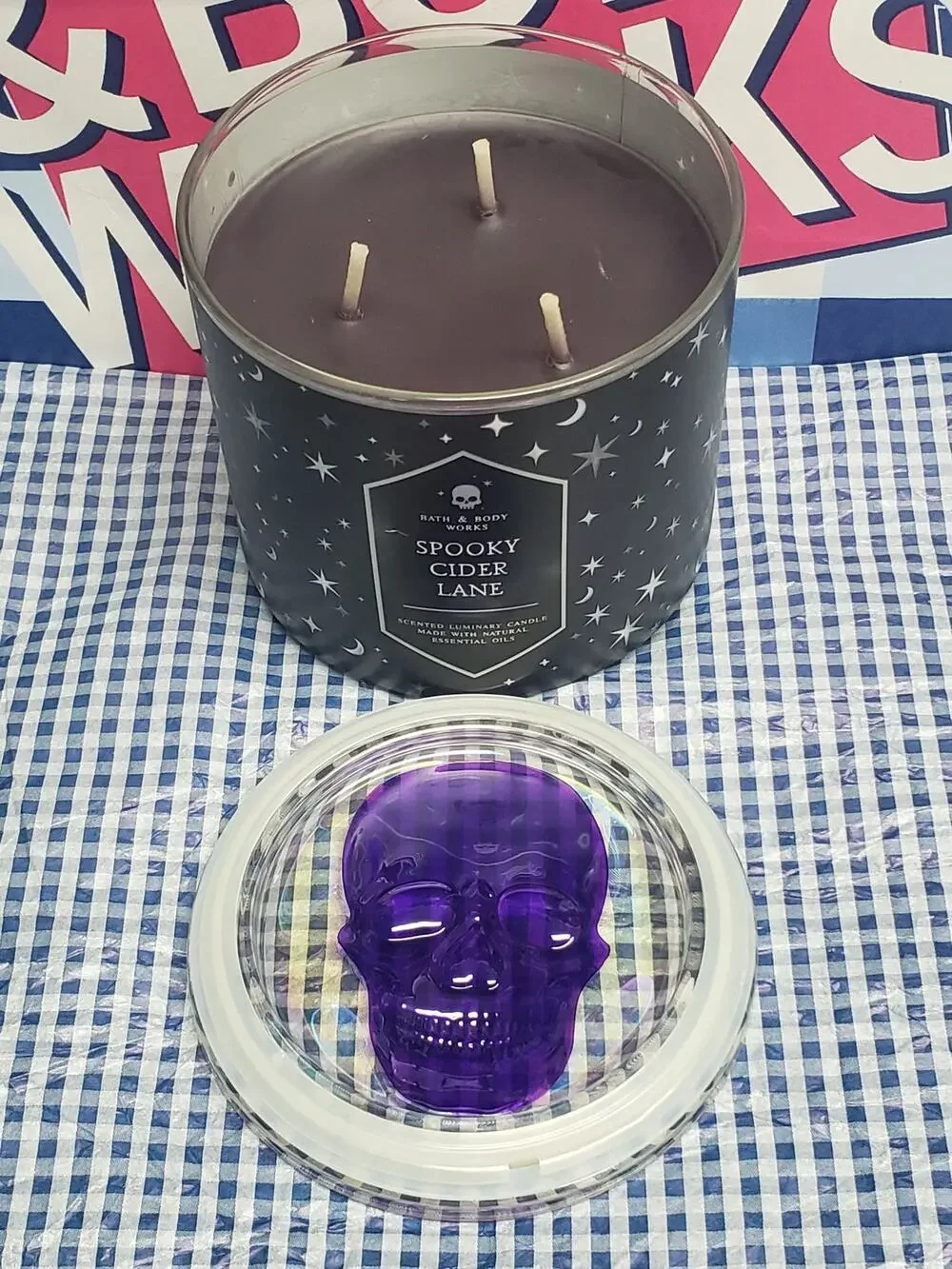 BBW Spooky Cider Lane Large 3 Wick Candle w. Skull Lid Holiday Home Fragrance